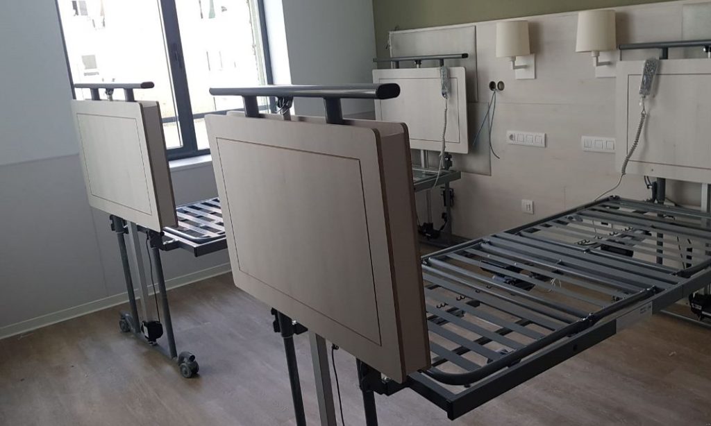 Medicip Health presenta su cama cota cero para ancianos con demencia 1 Cama cota cero